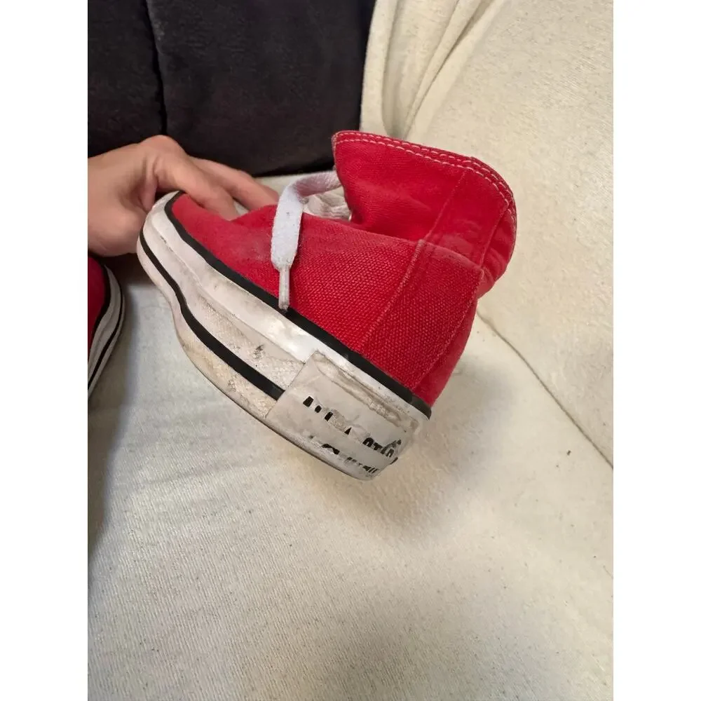 Converse Chuck Taylor, high tops Red size men’s seven or women’s nine